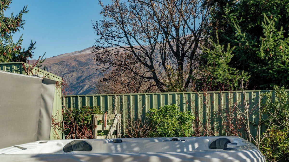 Lowburn House | Fenwick - Cromwell Holiday Home
