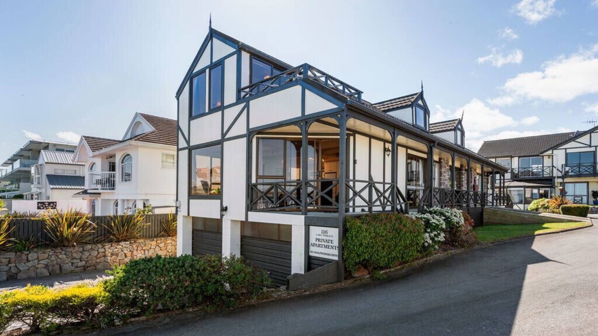 Taupo Cottage | Fenworth - Taupo Holiday Home