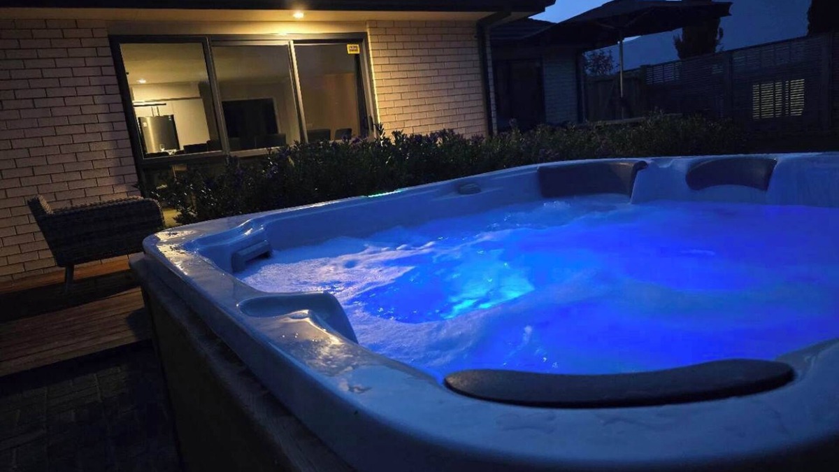 Lynmore House | Forest Lakes Lux - Spa Pool, Ride to Forest