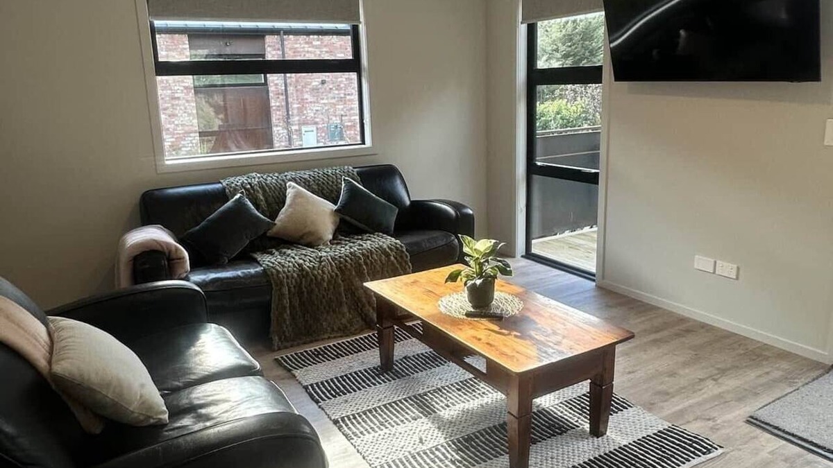 Closeburn Apartment | Forest Retreat | 6 Mins to Queenstown
