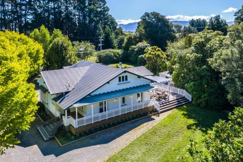 Pirinoa House | Forest · The Forest House