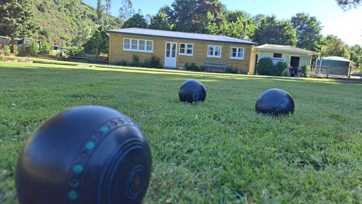 Motueka Valley Cottage | Former bowling club now available to rent as accommodation.