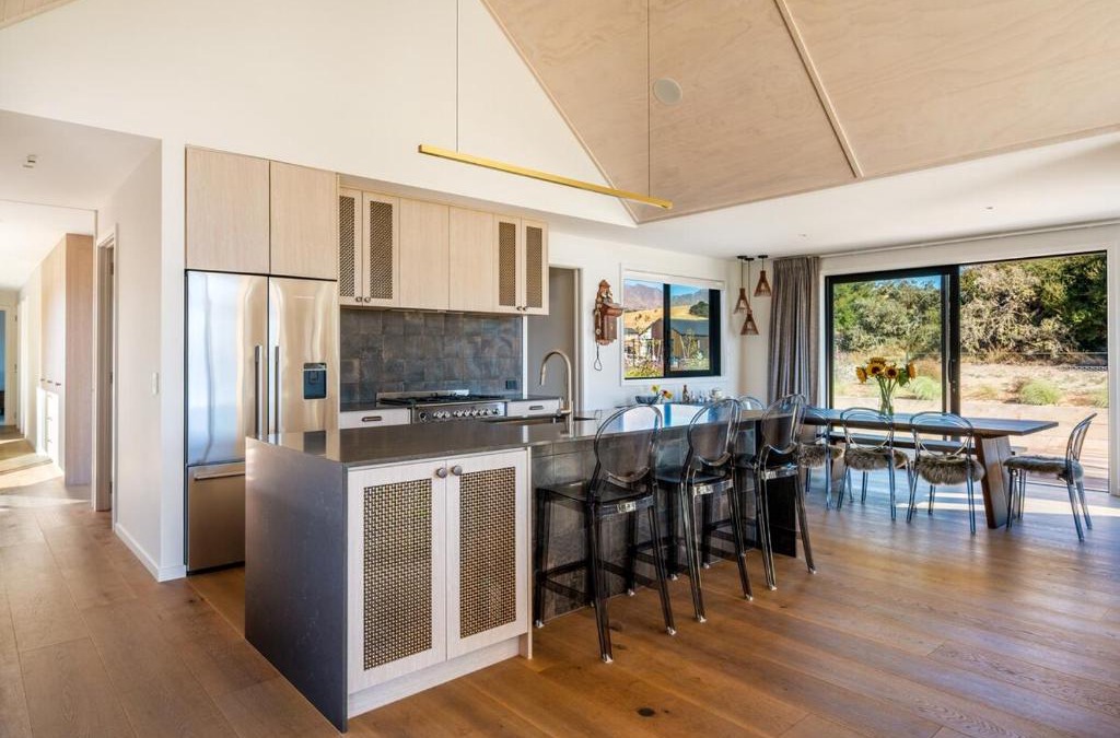 Wanaka House | Four-Bedroom Alpine Retreat with Two Living Areas