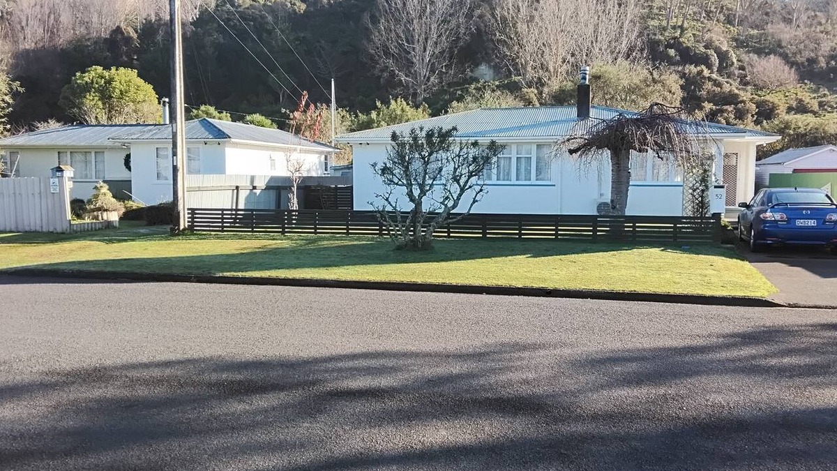 Whanganui House | Frances's Patch with a rural backdrop in whanganui
