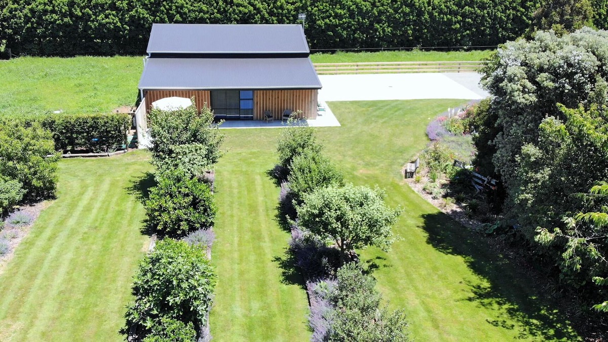 Lepperton Apartment | French Country Stay @ Belle Maison Gardens