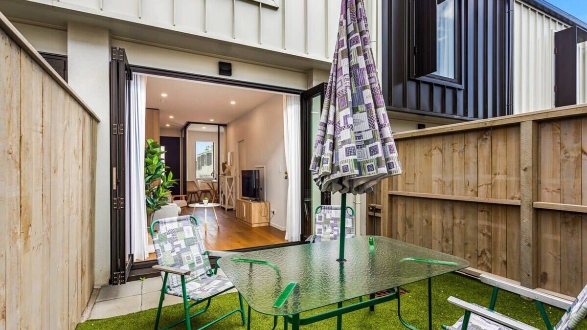 Grey Lynn Apartment | Fresh Grey Lynn 2BR unit w/Patio by Zodiak Stays