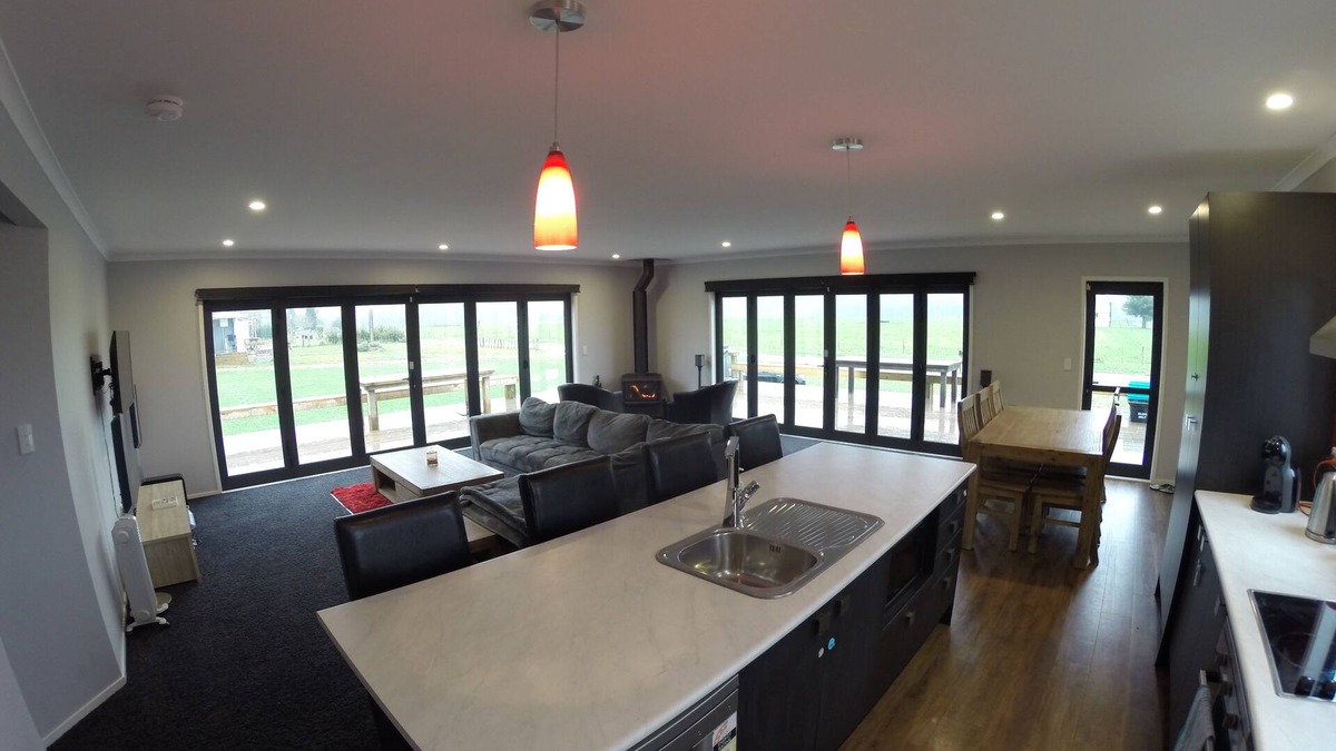Atiamuri House | Full holiday home to yourself, up to 21 guests