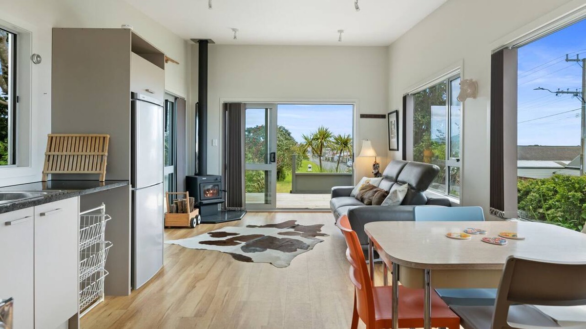 Fitzroy House | Funky in Fitz - Relax and Enjoy