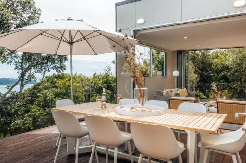 Waiheke Island House | Glasshouse - Coast & Country