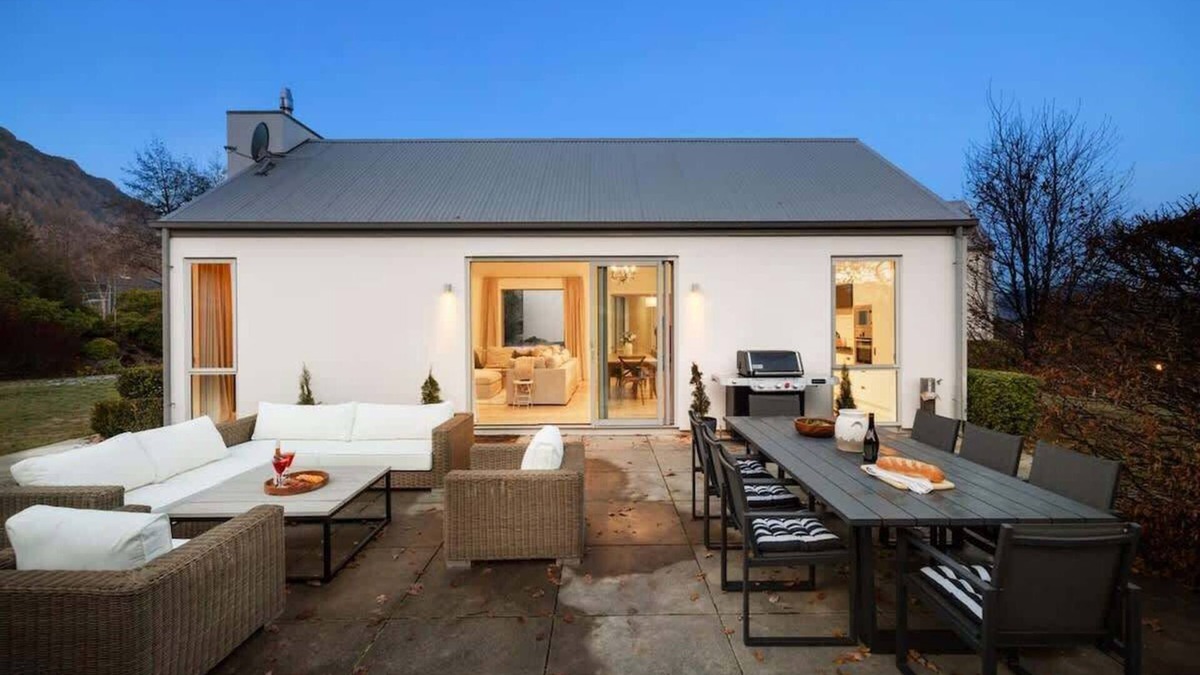 Arrowtown House | Glebe Arrowtown | Private Hot Tub | Communal pool, gym and tennis court
