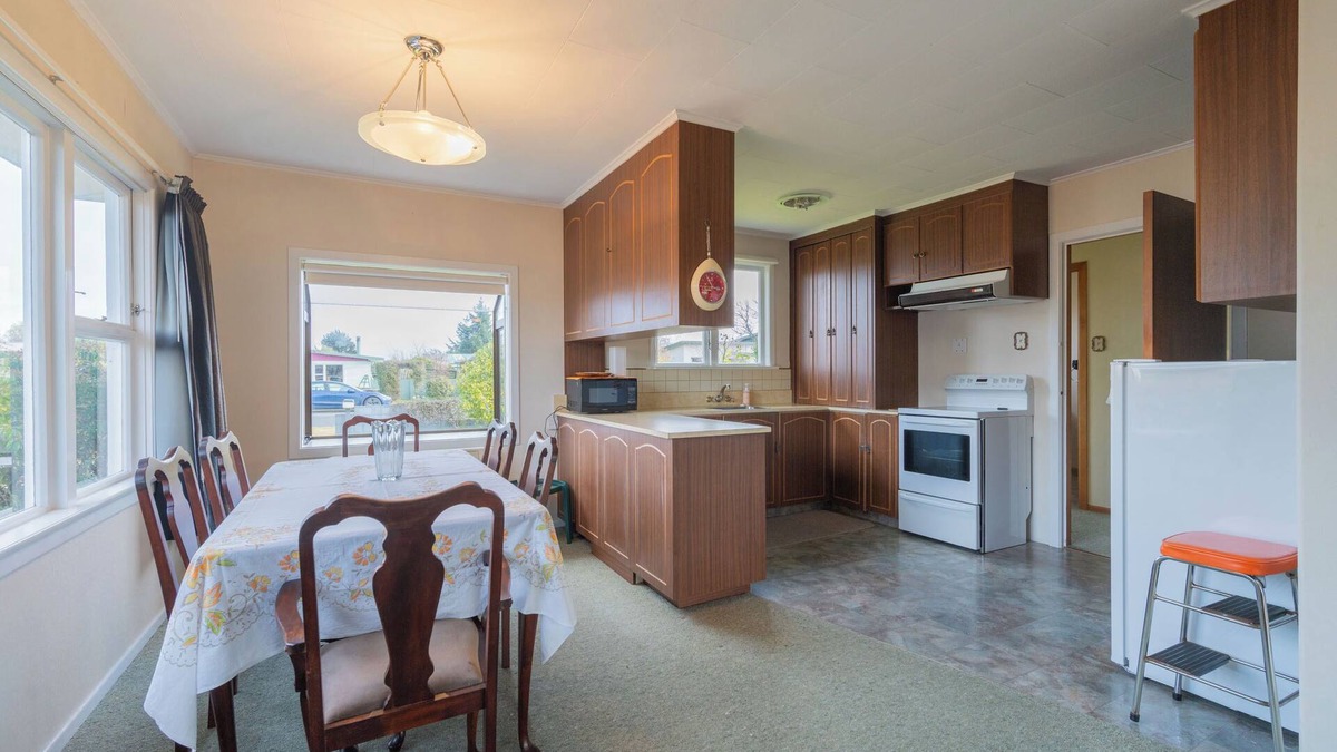 Te Anau House | Glenfiddich Lodge - Te Anau Holiday Home