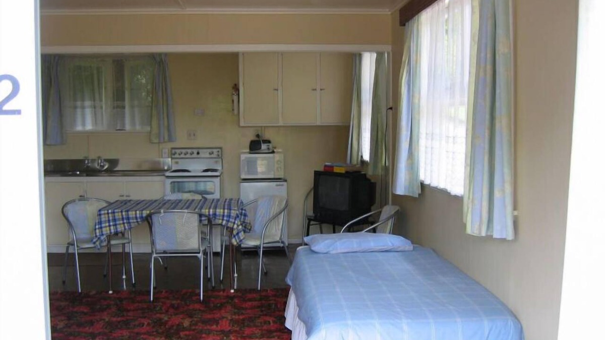 Hangatiki Hotel | Glowworm Motel