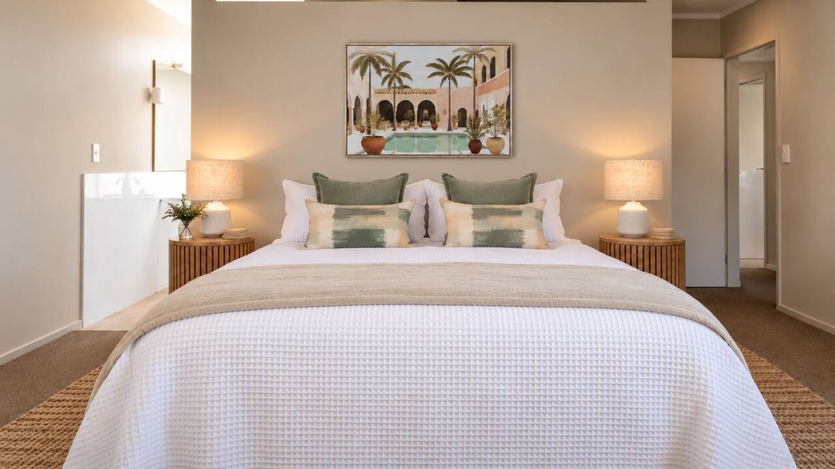 Oneroa House | Gorgeous 7 bedroom beach villa in the heart of Oneroa