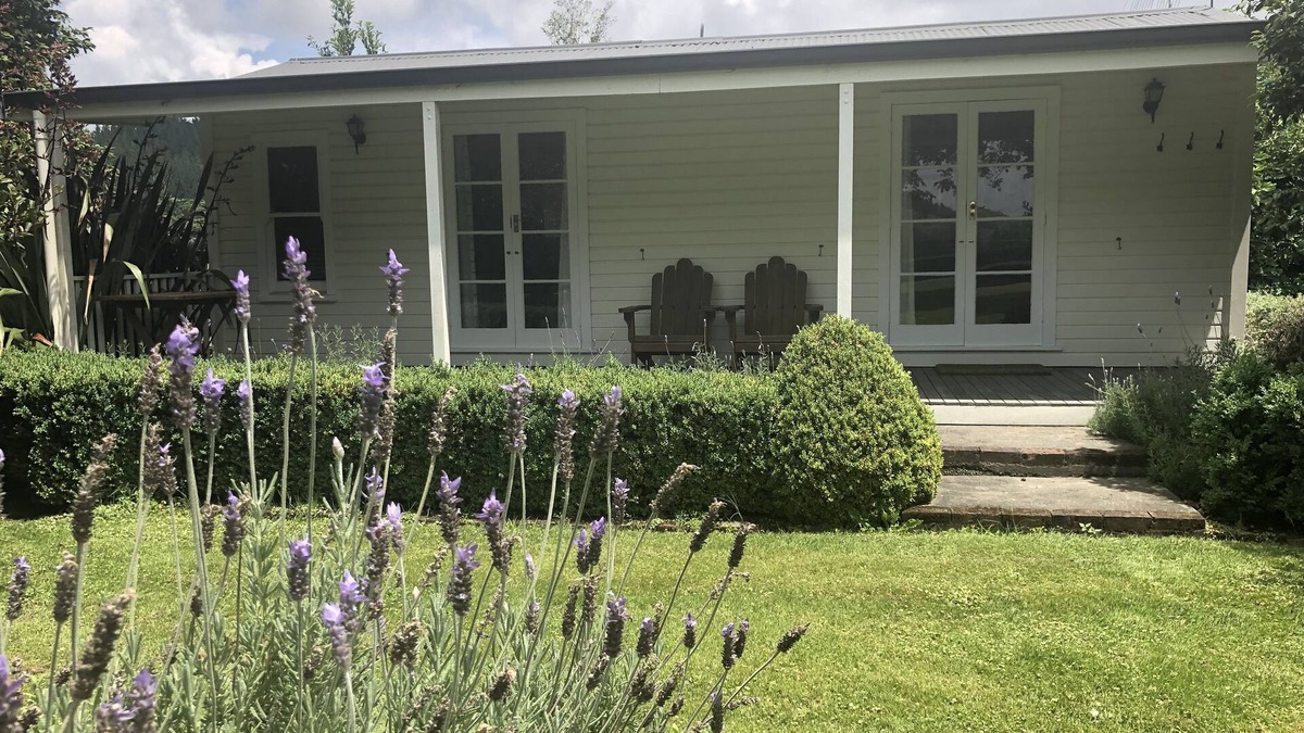 Puketapu House | Gorgeous cottage set in spacious rural Hawkes Bay garden