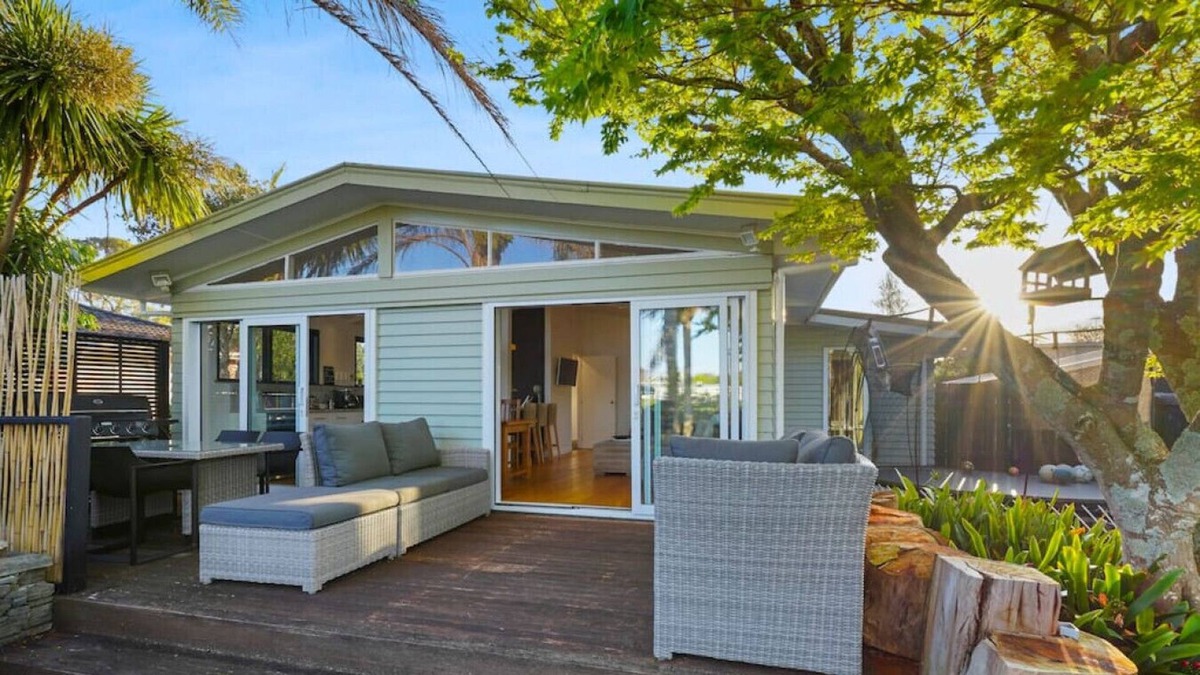 Glendowie House | Gorgeous Family Home | Fully Fenced & Toys