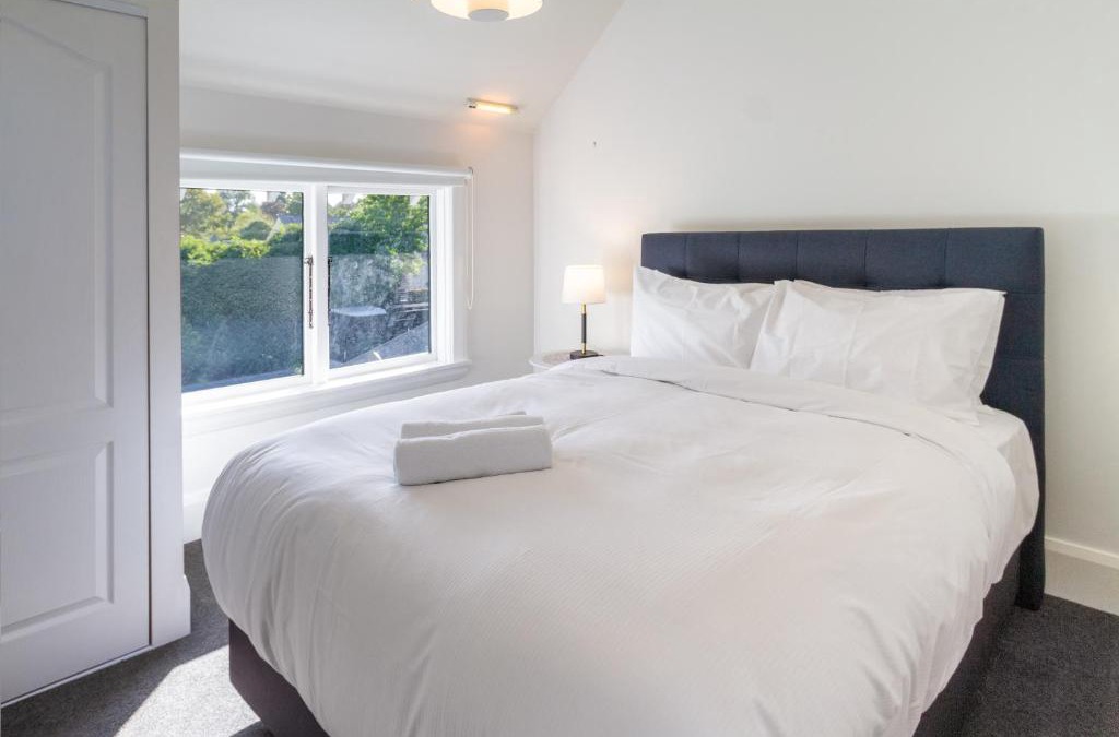 Fendalton Apartment | Grand 5BR Villa in Fendalton - Walk to Hagley Park