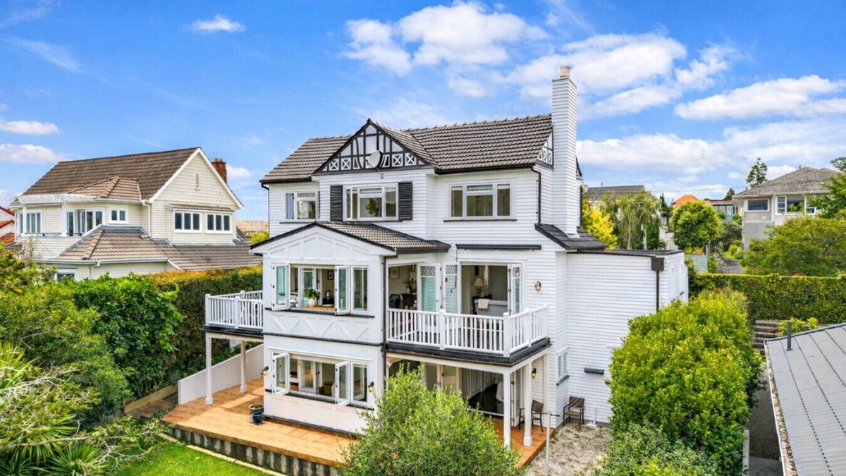 Mission Bay Villa | Grand Coastal Villa in Mission Bay | The Rose Cottage by Homello