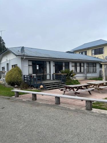 Temuka House | Green Hayes Estate Rentals - R6 Magnolia House