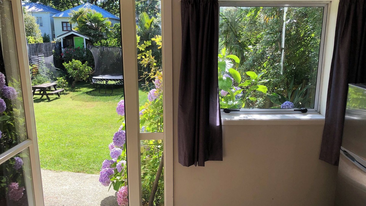 Grey Lynn House | Grey Lynn Studio w. Sauna - Central to Park, Supermarket, Cafe's and Bar's