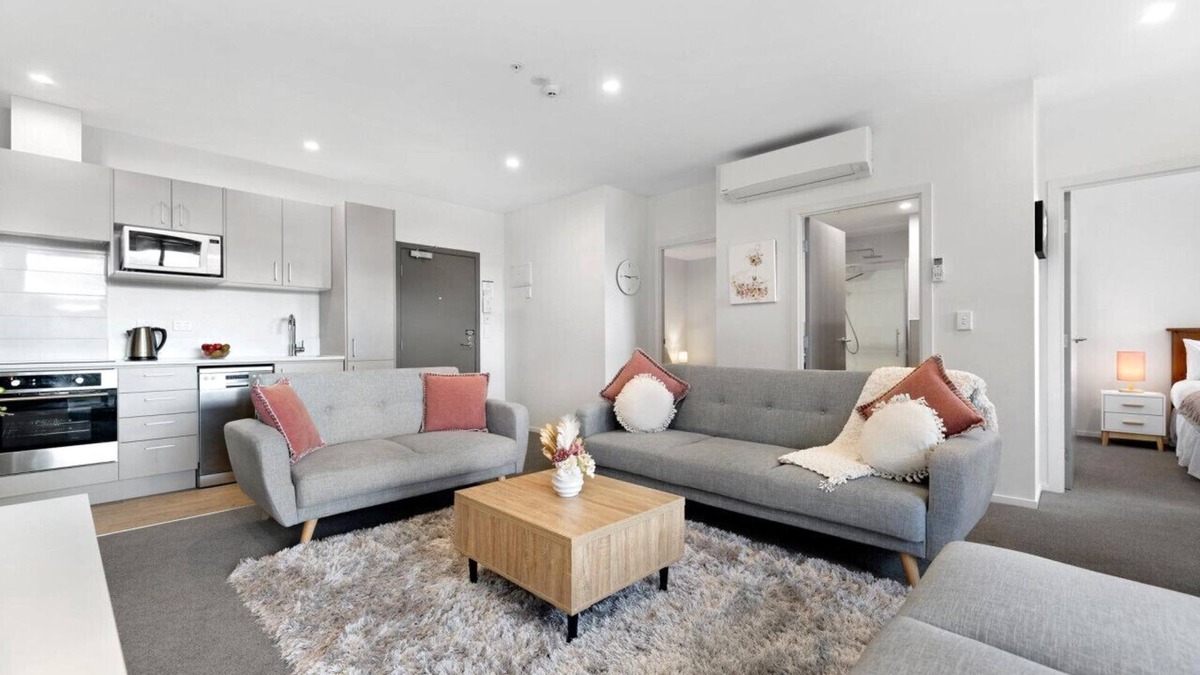 Frankton Apartment | Haeata View Apartment - stunning mountain views