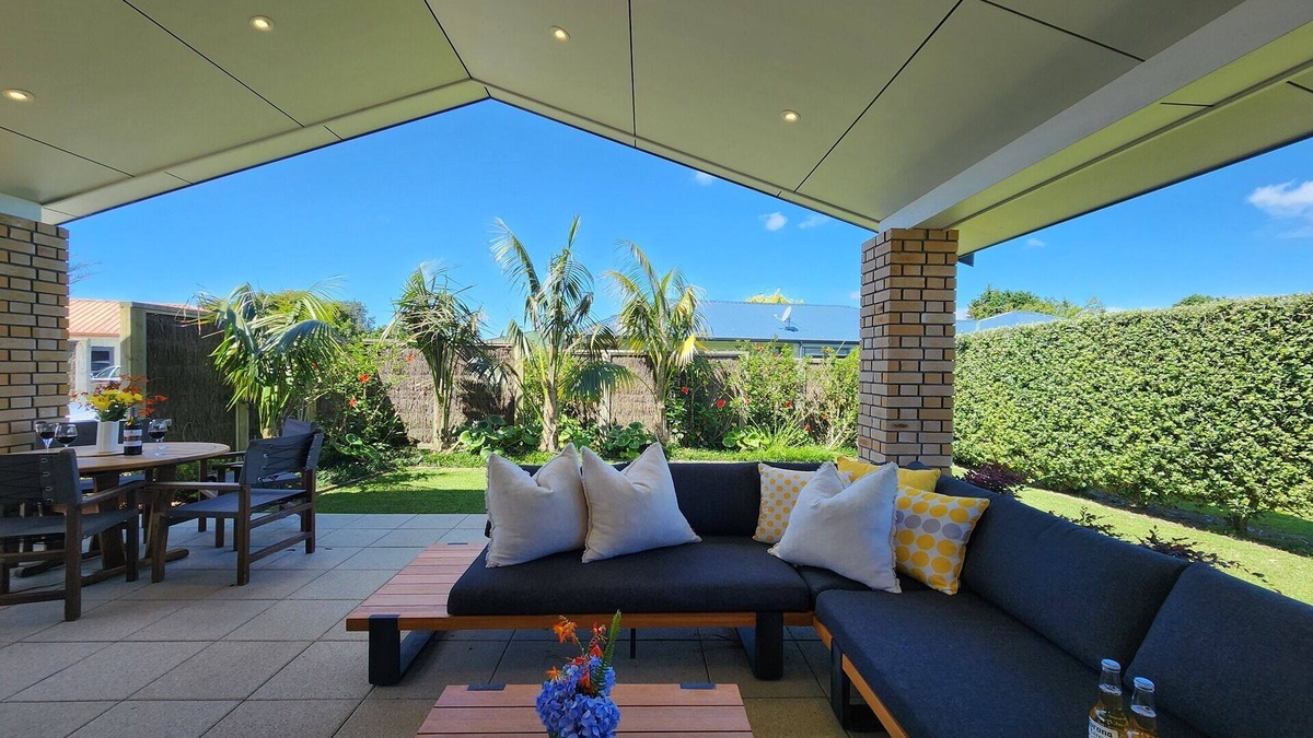 Hahei House | Hahei Garden Sanctuary - private, central, covered outdoor lounge, 5min to beach