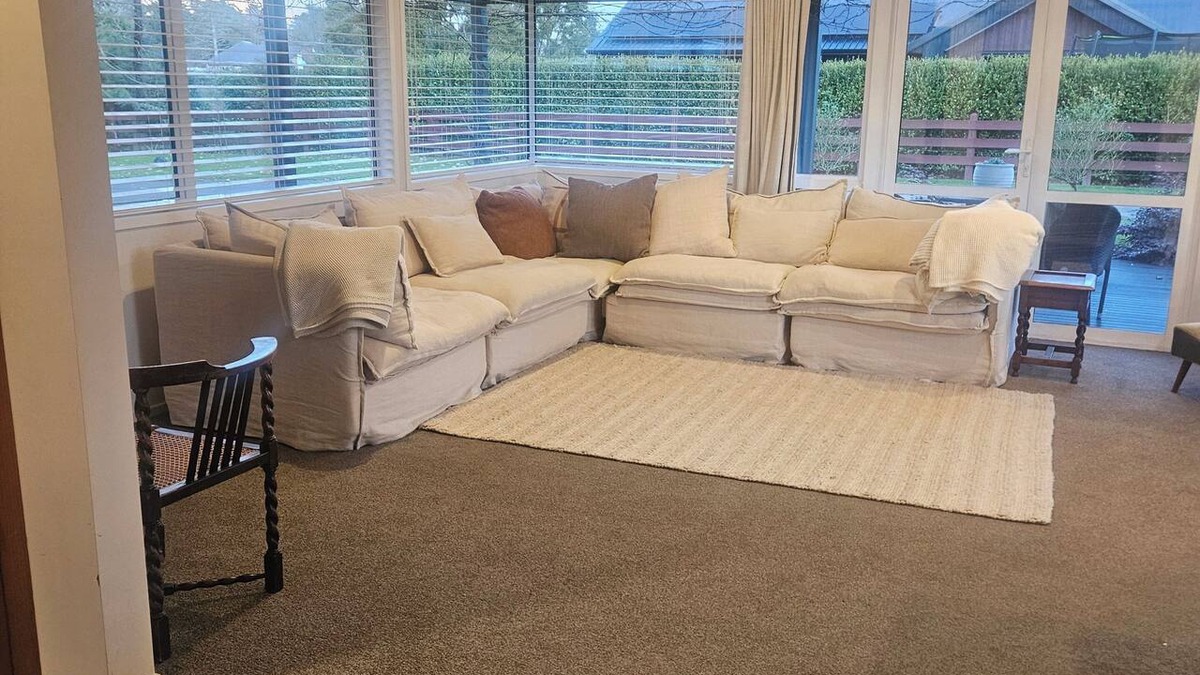 Tamahere House | Hamilton 3 bedroom Home overlooking paddocks 4 m from city
