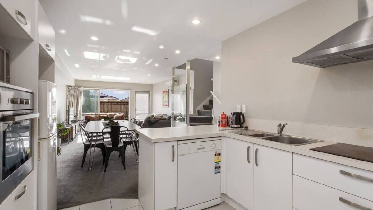 Riccarton House | Handy Riccarton Hagley Park CBD 10 Mins