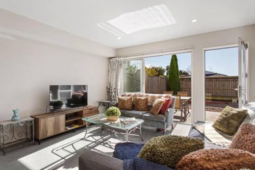 Riccarton House | Handy Riccarton Hagley Park CBD 10 Mins