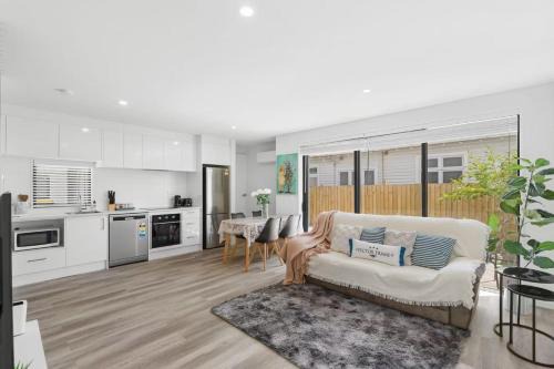 Riccarton Villa | Handy Riccarton New Home Walk to Westfield, Tower Junction & Close to Hagley Park