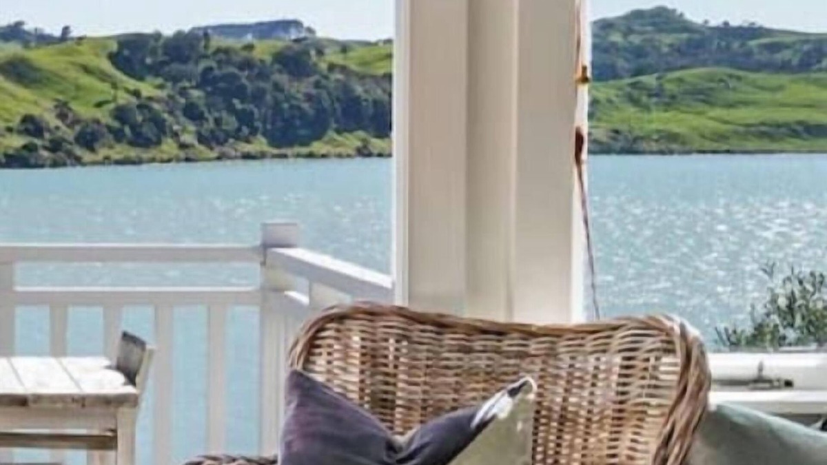 Raglan House | Harbour Rose House Charming Harbour Views