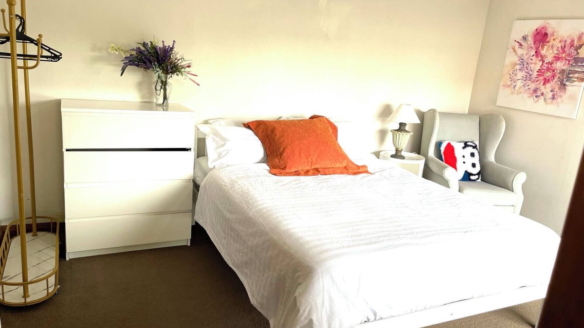 West Harbour House | Harbour & Sky View rooms, easily accessible to the Auckland CBD