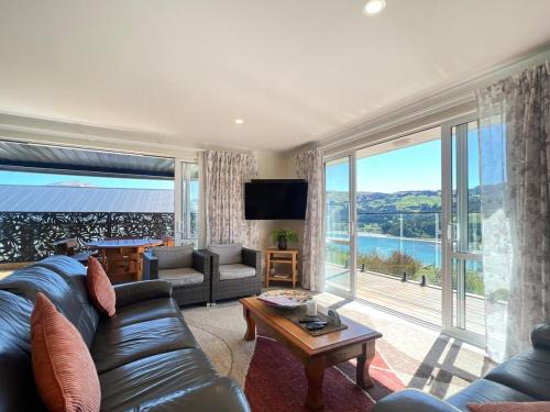 Akaroa House | Harbour View - 3 Bedroom Retreat