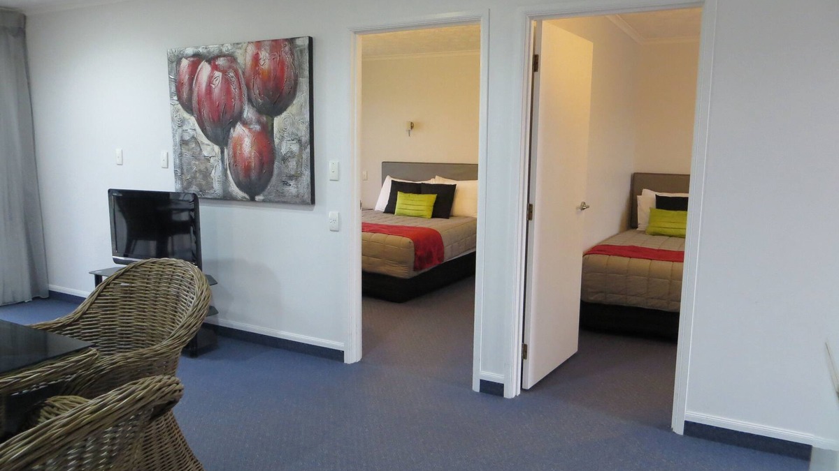 Ahuriri Hotel | Harbour View Motel on Ahuriri Beach in Napier NZ with sea view suites