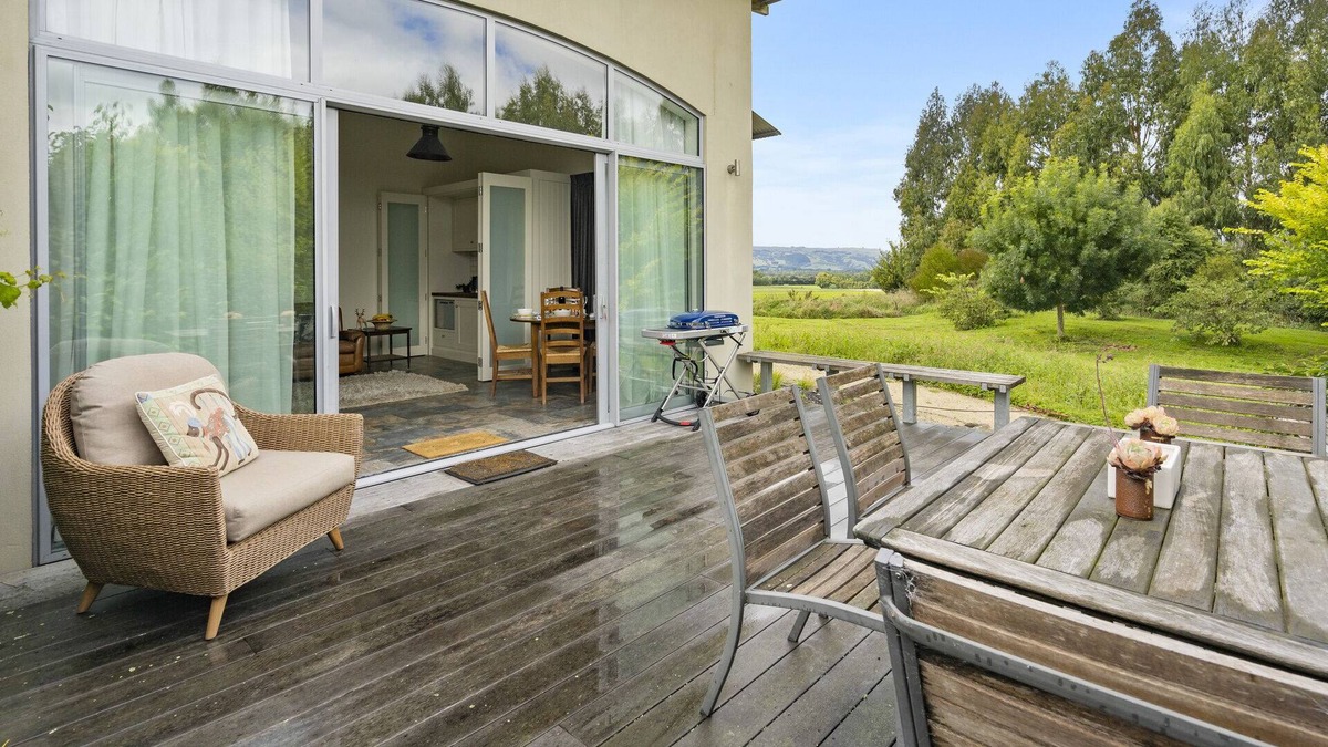 Gladstone House | Harvest Escape – Carterton Holiday Apartment