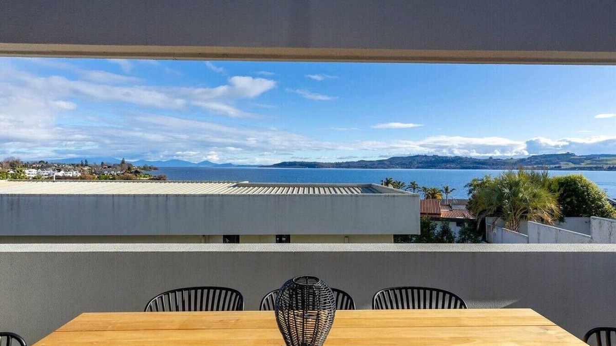 Waipahihi House | Harvey Heights Retreat