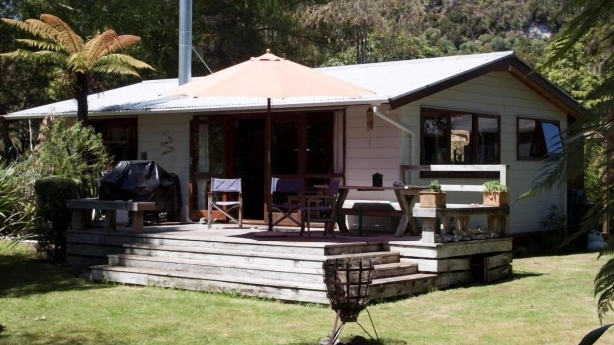 Hatepe House | Hatepe Taupo Lakeside Retreat