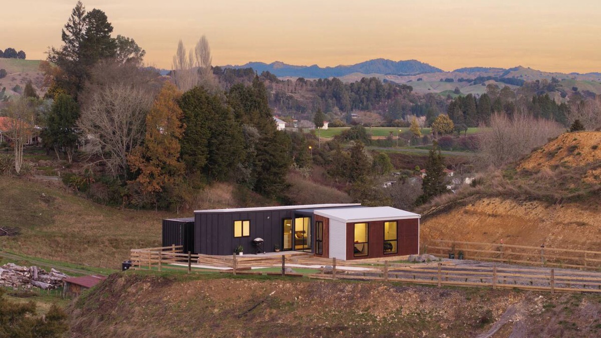 Taumarunui Cabin | Haven Hills Retreat - Romantic, luxury off grid tiny house with stunning views.