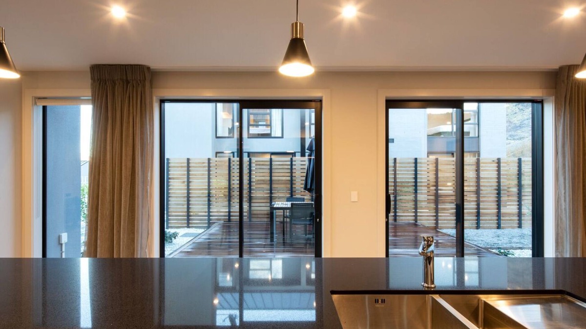 Lake Hayes House | Hayes Chalet, Alpine Escape 5BR Stay
