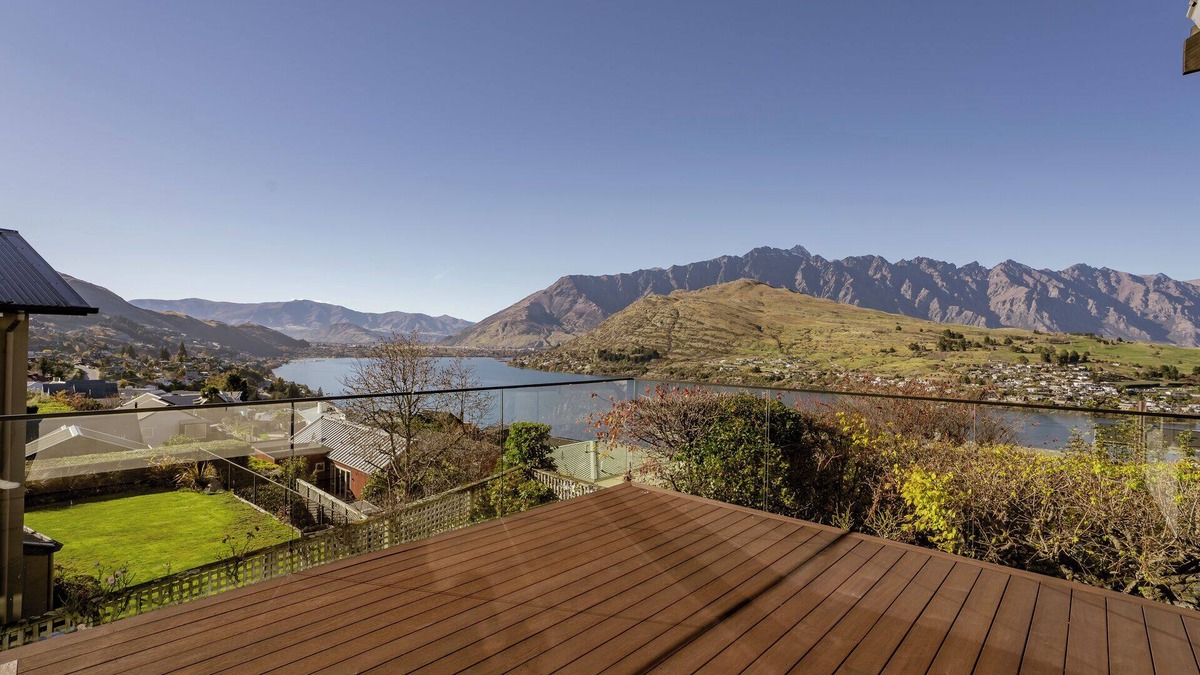 Queenstown House | Hensman House - Queenstown Holiday Home
