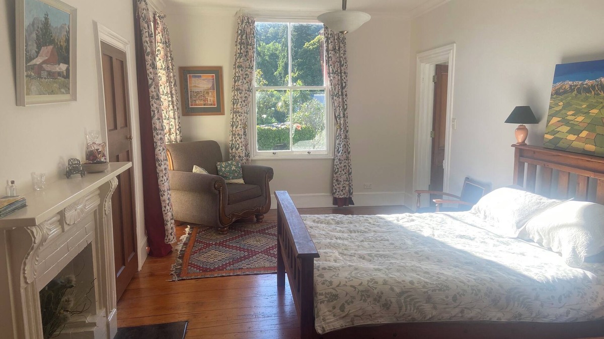 Nelson South Apartment | Heritage apartment attached to character home with pool in central Nelson.