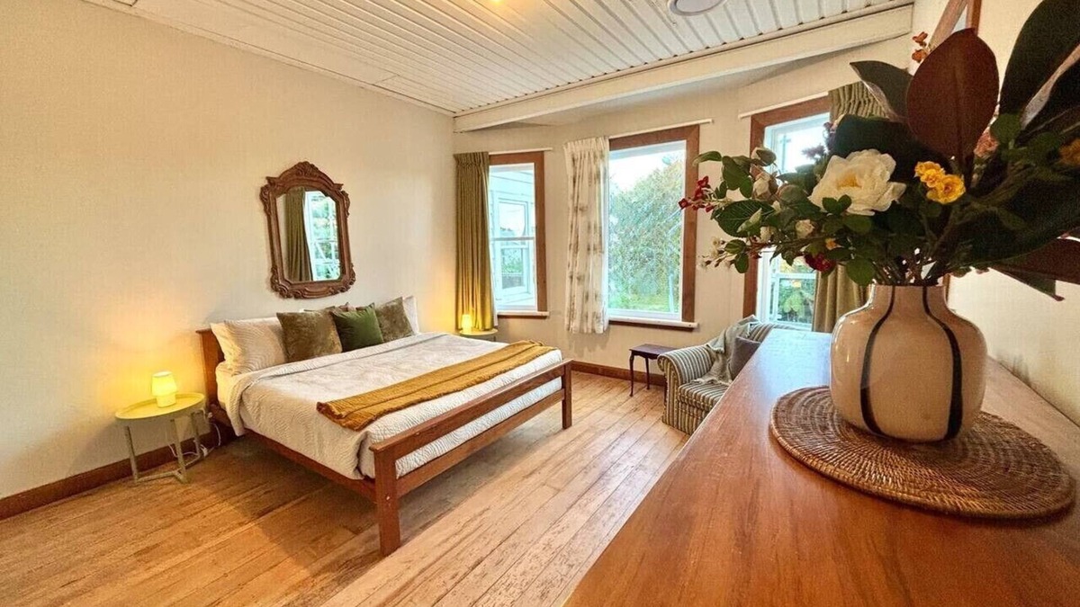 Tauranga House | Heritage Heart, City Smart - 4BR Villa Great Views