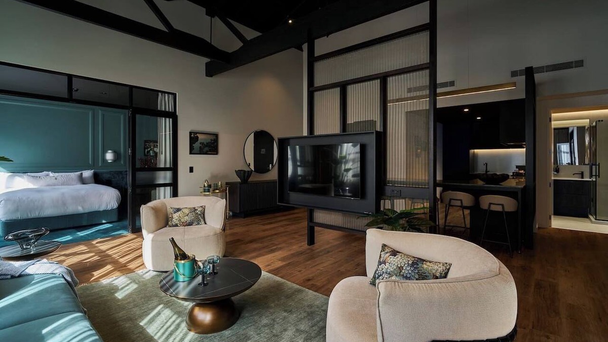 Auckland Central Business District Apartment | Heritage Penthouse Suite in the Heart of Auckland