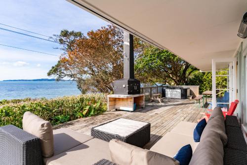 Snells Beach House | Herons Hideaway - Snells Beach Holiday Home