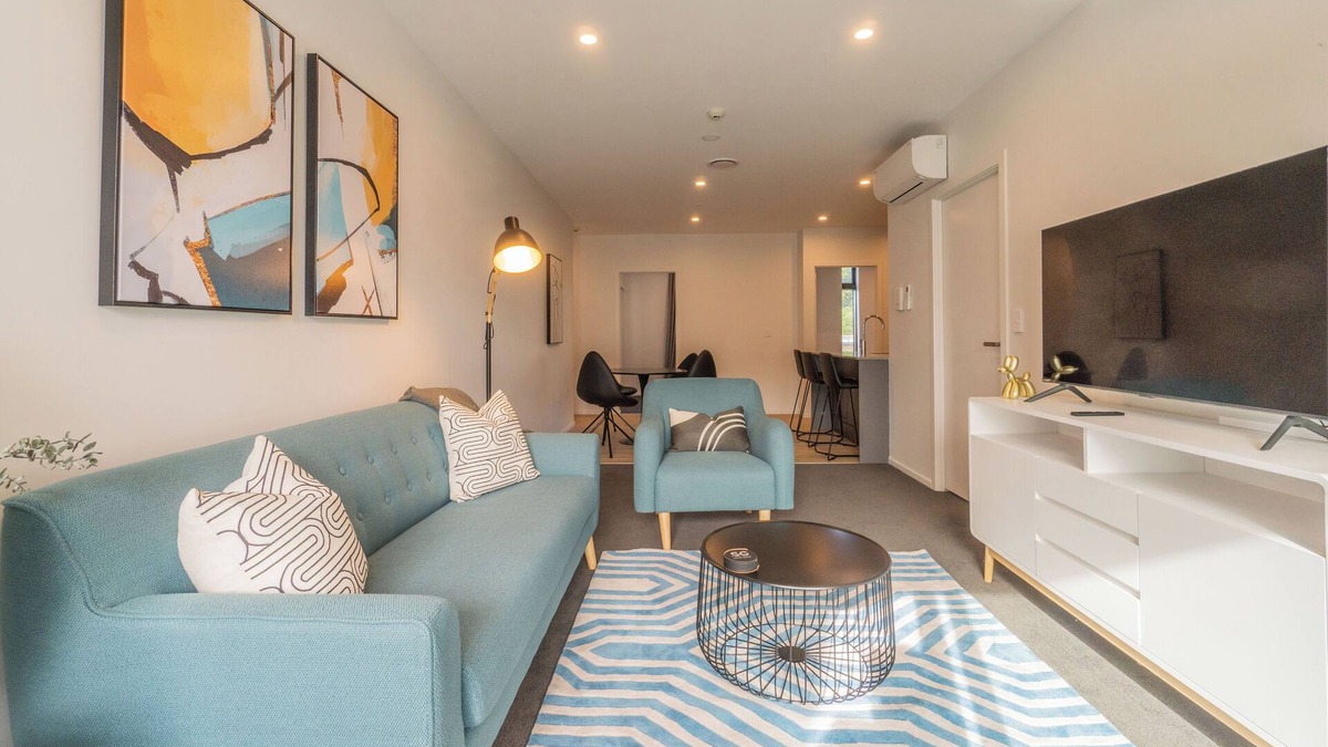 Epsom Apartment | High End Centrally located apartment with carpark