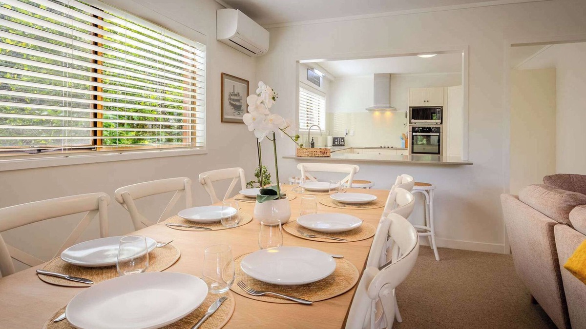 Lynmore House | Highfield on High - Spa Pool, Walk to Redwoods