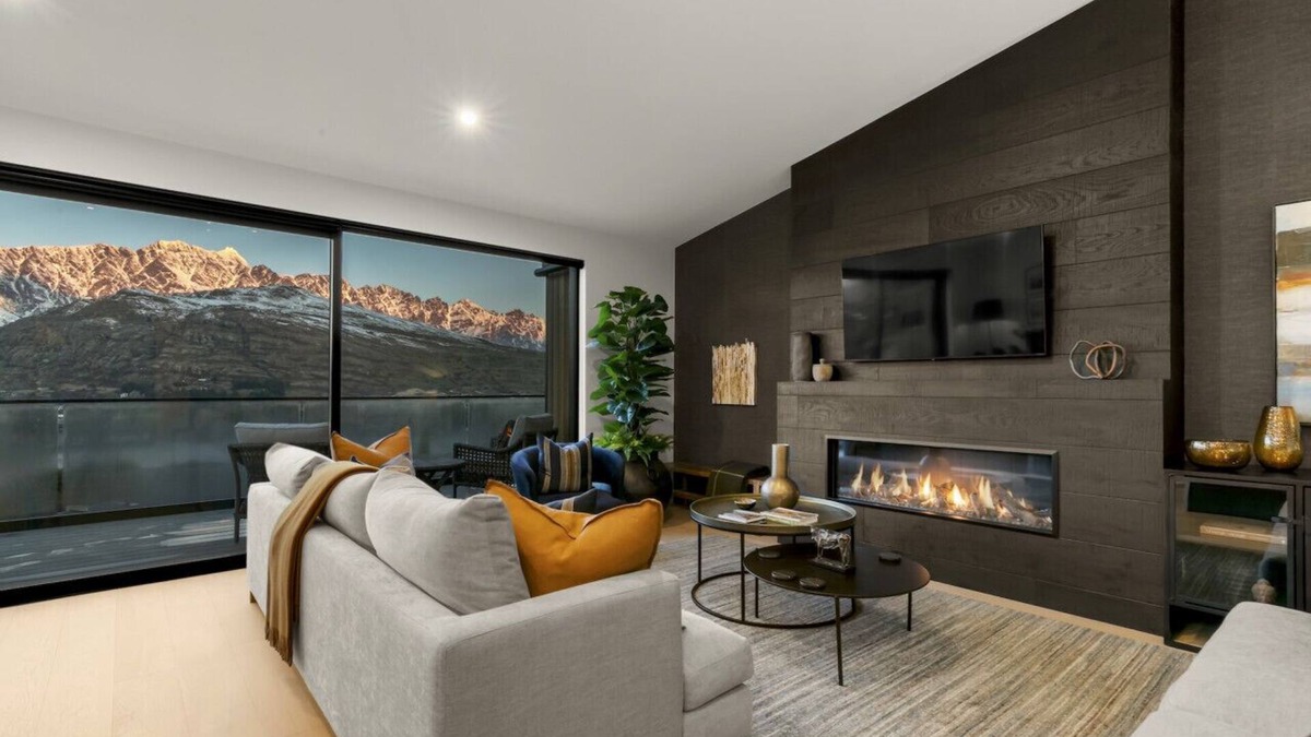 Queenstown House | Highview Hideaway - hot tub with lake views