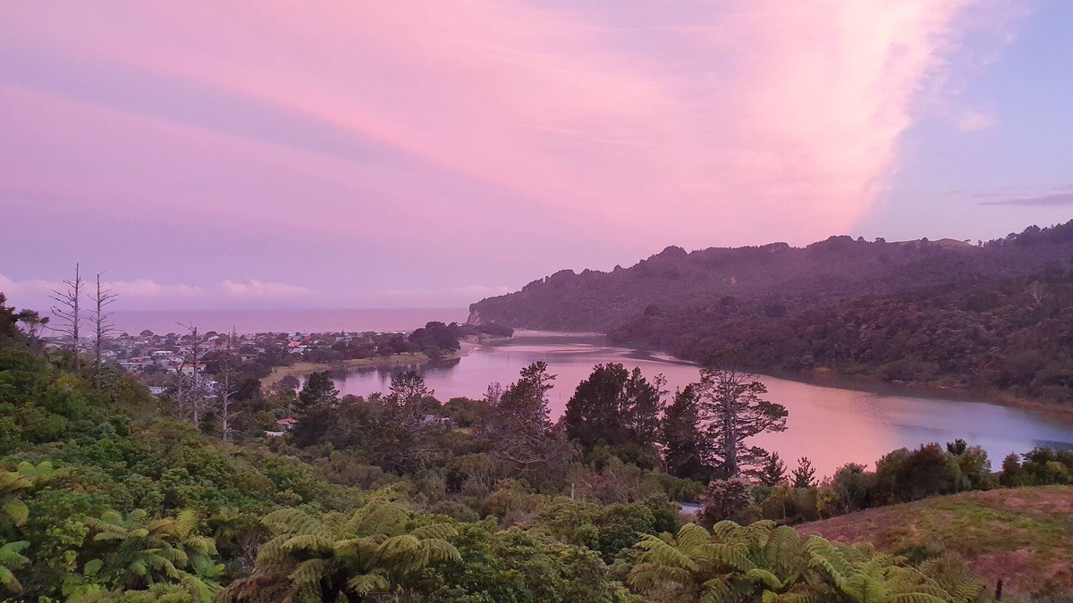 Whangamata House | Hill top sanctuary Whangamata