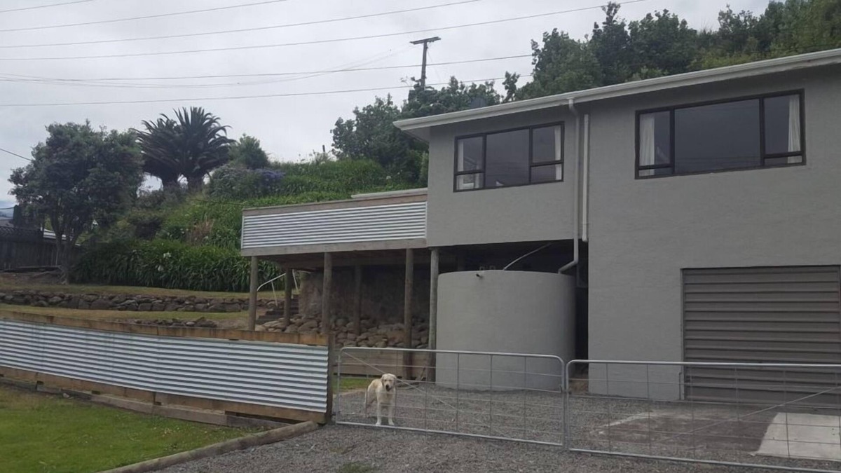 Mahia House | Hillside Hideaway