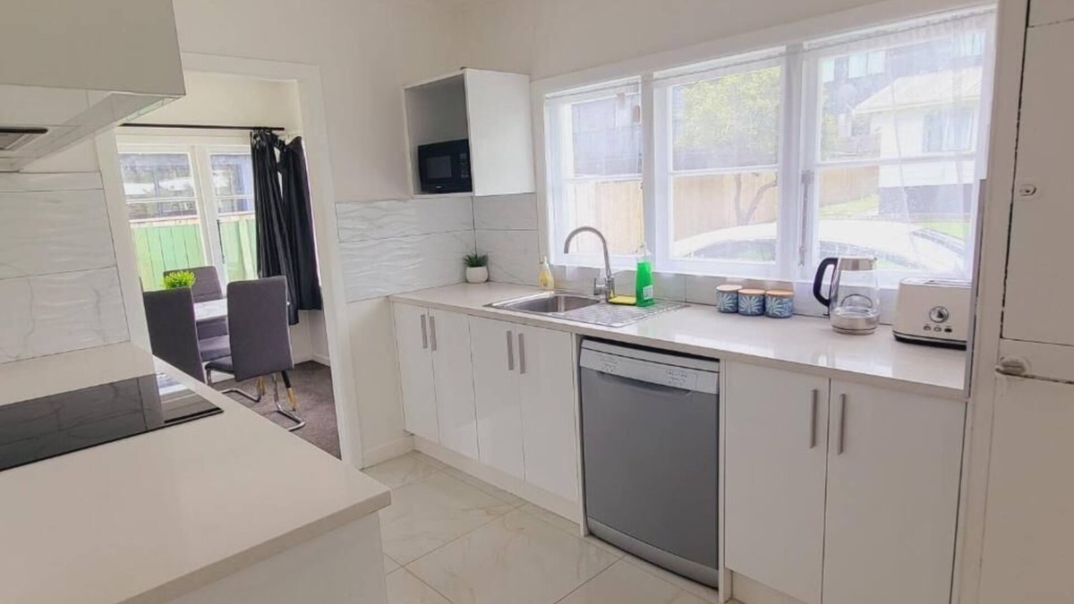 Otahuhu House | Hillside Road -Auckland city near Sylvia park mall