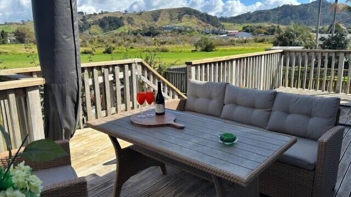 Waihi Beach House | Hillview Delights - Waihi Beach Holiday Home